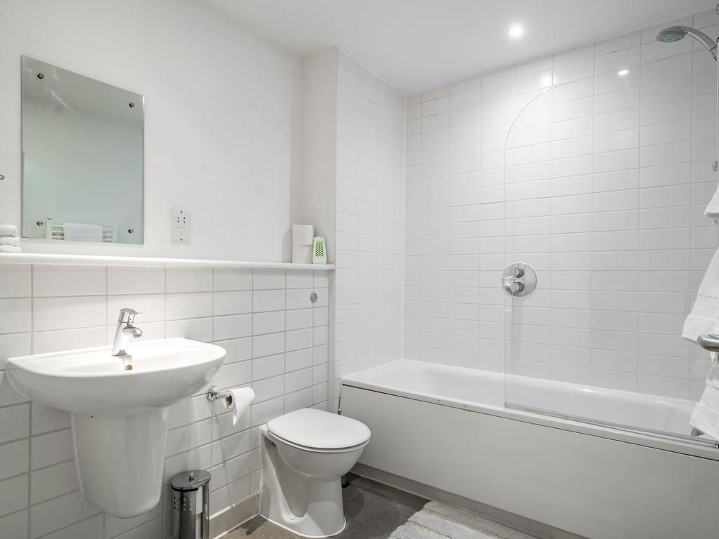 City Center Apartment Бедфорд Экстерьер фото