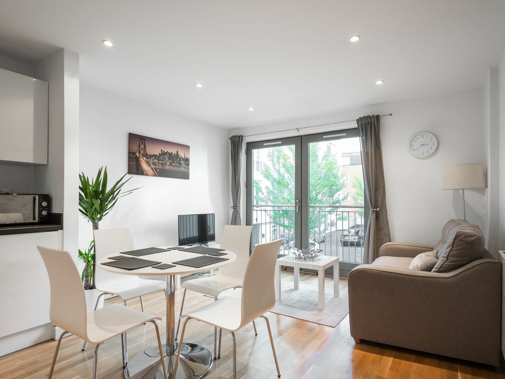 City Center Apartment Бедфорд Экстерьер фото